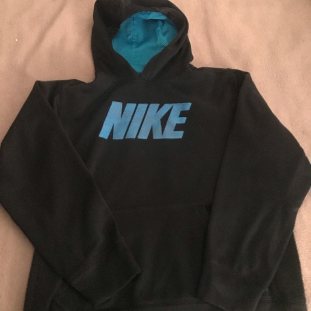 Nike boys sweatshirt therma-fit